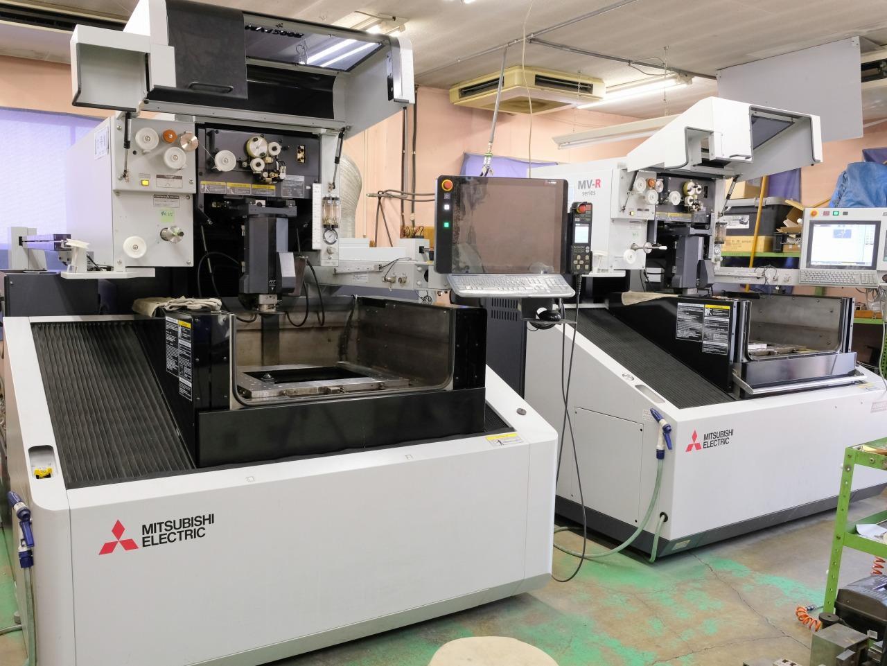 ワイヤー放電加工機